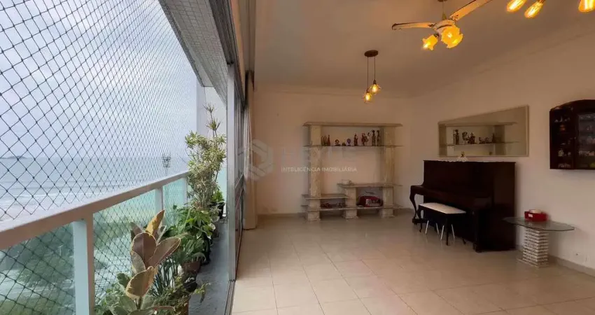 Apartamento com varanda e vista mar na beira mar da praia das pitangueiras, guaruja