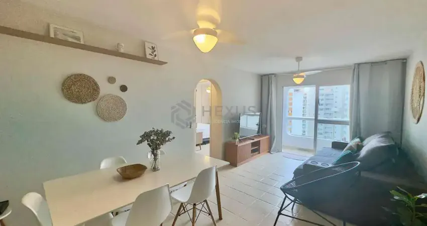 Apartamento com varanda e vista mar na quadra mar da praia das pitangueiras, guaruja