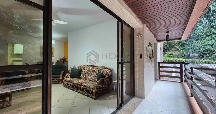 Apartamento com varanda e lazer na praia das pitangueiras, guaruja