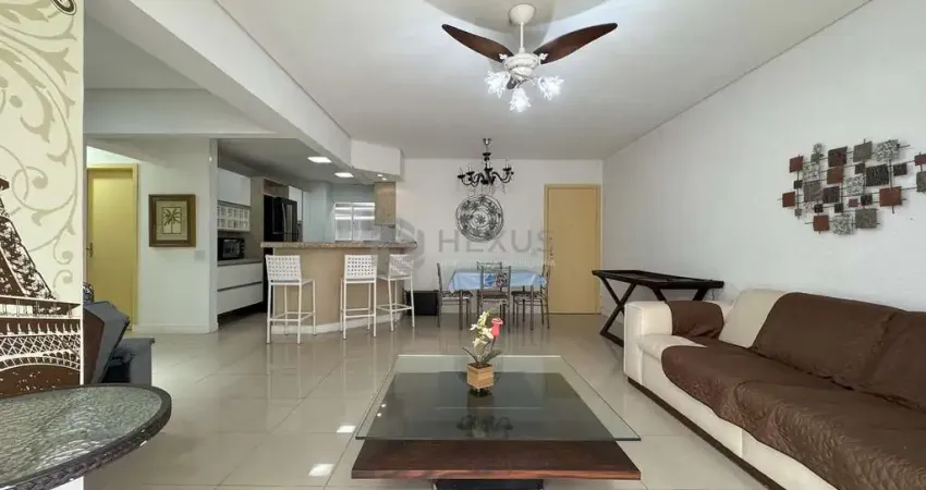 Apartamento reformado com varanda e vista mar na beira mar da praia das pitangueiras, guaruja