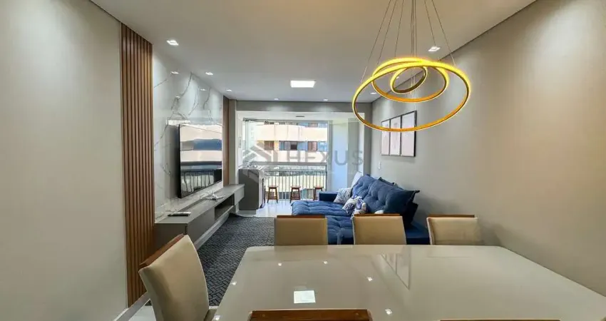 Apartamento reformado com varanda gourmet na quadra-mar da praia das pitangueiras, guaruja