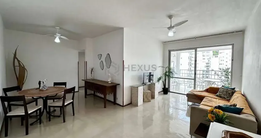 Apartamento reformado com varanda, vista mar, uma quadra da praia das pitangueiras, guaruja