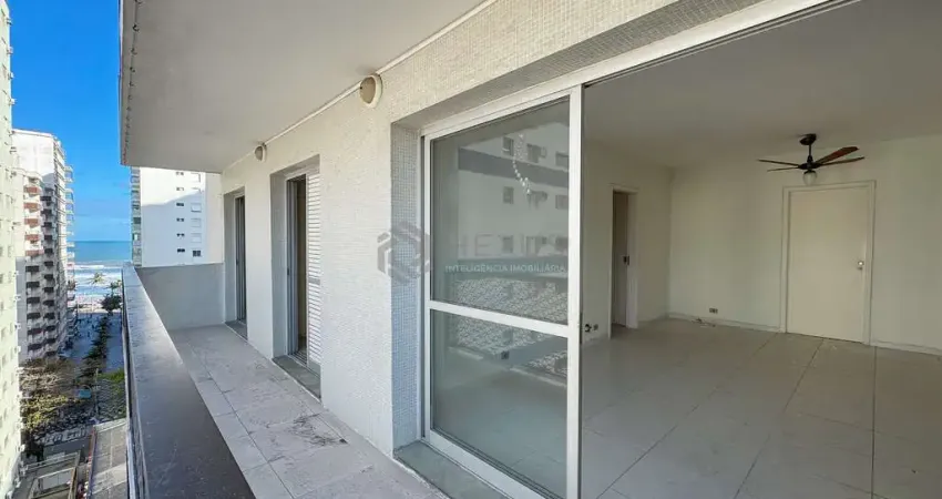 Apartamento com varanda, lazer e vista mar a duas quadras da praia das pitangueiras, guaruja