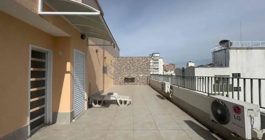 Cobertura duplex com varanda e sacada na quadra mar da praia das pitangueiras, guaruja