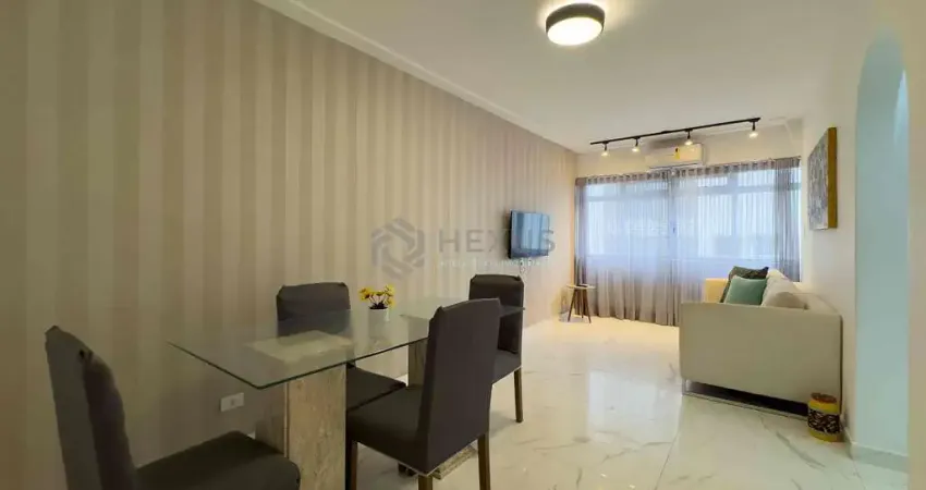 Apartamento reformado e mobiliado a duas quadras da praia das pitangueiras, guaruja