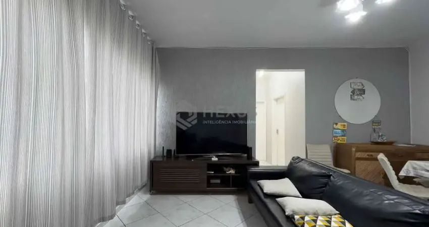 Apartamento reformado e mobiliado na quadra mar da praia das pitangueiras, guaruja