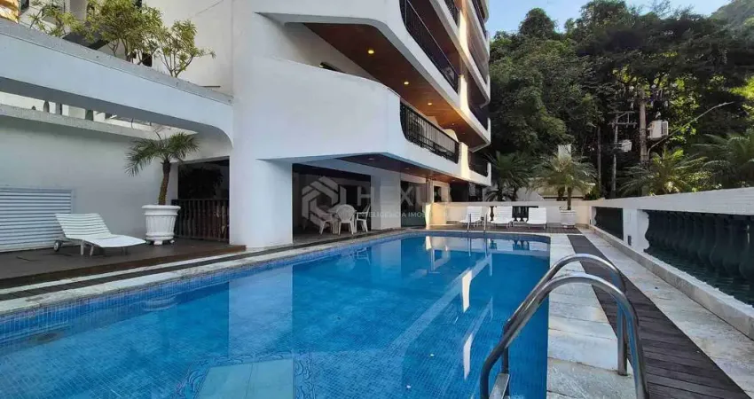 Apartamento com varanda e lazer na praia das pitangueiras, guaruja