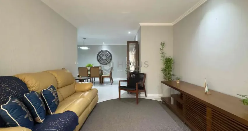 Apartamento reformado com varanda e lazer a uma quadra da praia das pitangueiras, guaruja