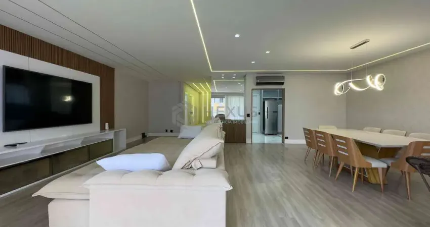 Apartamento reformado e mobiliado com varanda e lazer na praia das pitangueiras, guaruja