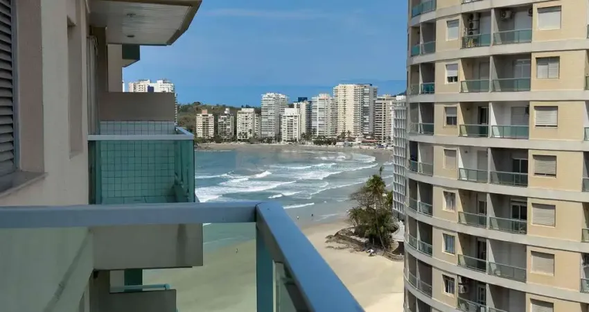 Apartamento com varanda e vista mar na quadra mar da praia das pitangueiras, guaruja