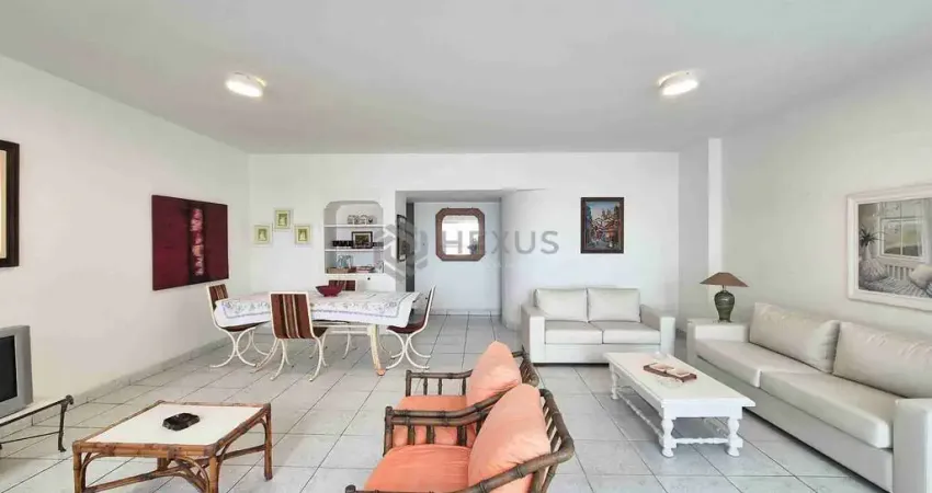 Apartamento com varanda e vista mar na quadra mar da praia das pitangueiras, guaruja