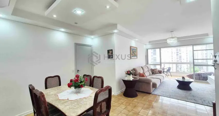 Apartamento reformado com varanda e lazer na quadra mar da praia das pitangueiras, guaruja