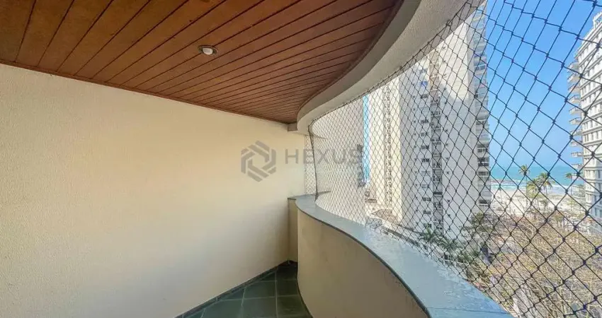 Apartamento com varanda e vista mar na praia das pitangueiras.