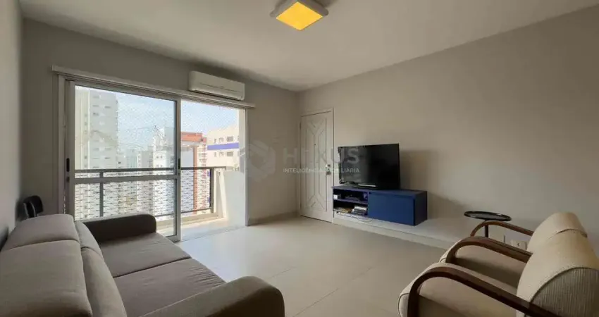 Apartamento reformado com varanda, lazer e vista mar na praia das pitangueiras, guaruja