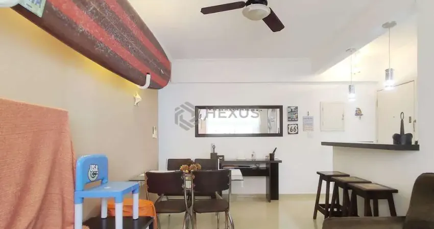 Apartamento reformado na quadra mar da praia do tombo, guaruja