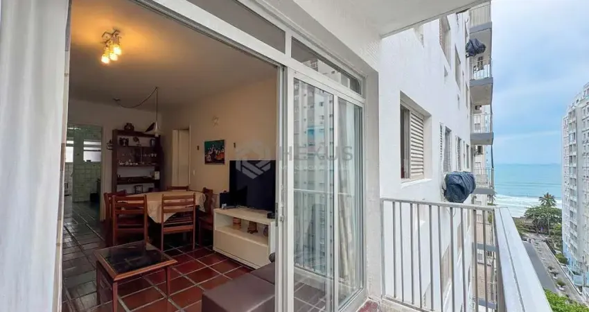 Apartamento com varanda e vista mar na quadra-mar da praia das pitangueiras, guaruja