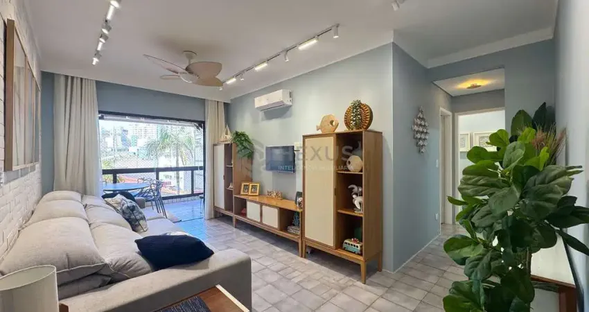 Apartamento reformado e mobiliado com varanda na praia das asturias, guaruja