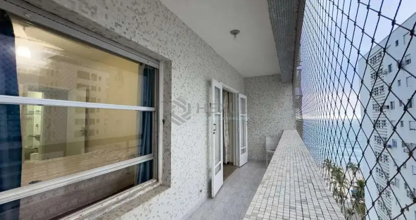 Apartamento com varanda e vista mar na quadra-mar da praia das pitangueiras, guaruja