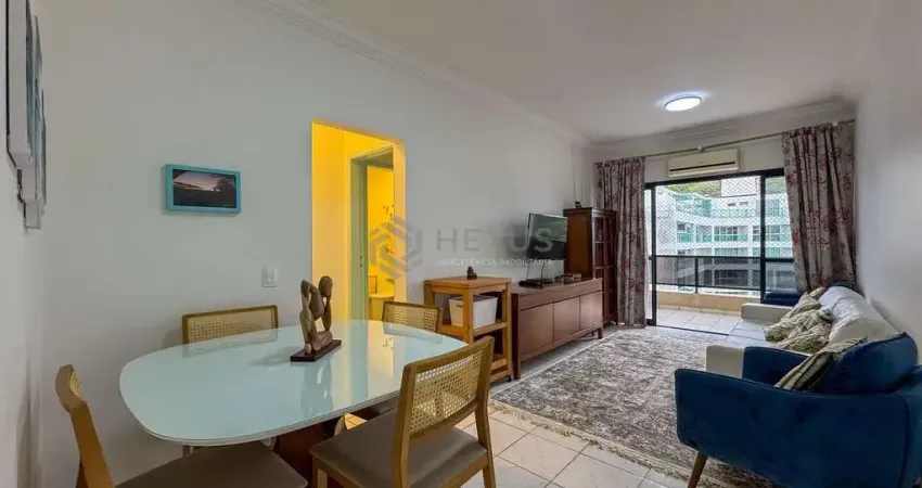 Apartamento com varanda e lazer a duas quadras da praia das pitangueiras, guaruja