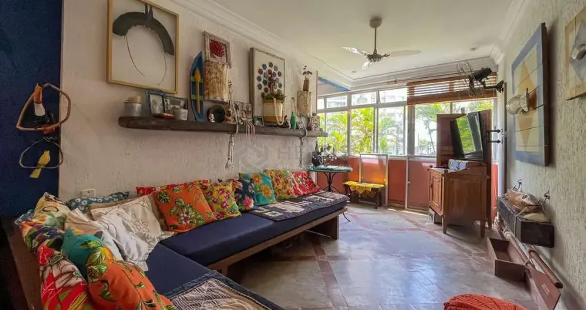 Apartamento na quadra mar da praia das pitangueiras, guaruja