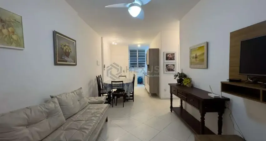 Apartamento reformado na quadra-mar da praia das pitangueiras, guaruja