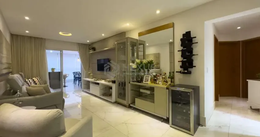 Apartamento reformado com varanda gourmet e lazer na praia das pitangueiras, guaruja