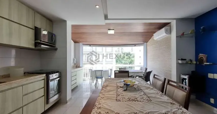Apartamento reformado com varanda e lazer na quadra-mar da praia das pitangueiras, guaruja