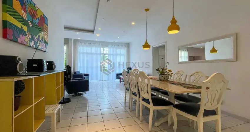 Apartamento reformado frente mar com varanda e vista mar na praia das pitangueiras, guaruja