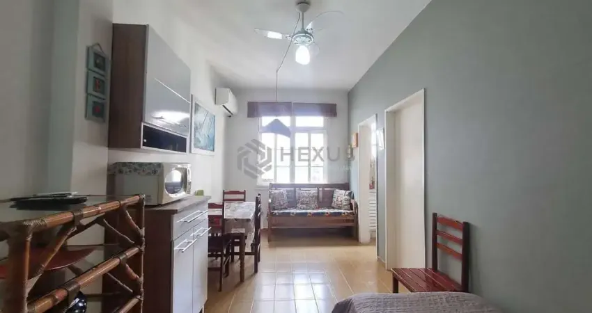 Apartamento reformado e mobiliado a uma quadra da praia das pitangueiras, guaruja