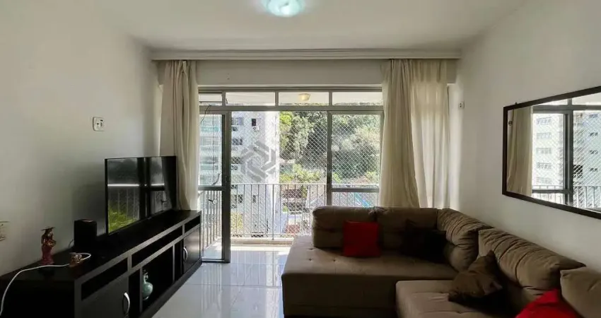 Apartamento reformado com varanda e lazer na praia das pitangueiras, guaruja