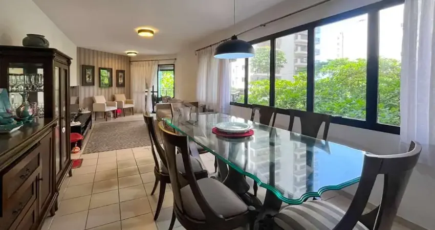 Apartamento com varanda e lazer na praia das pitangueiras, guaruja