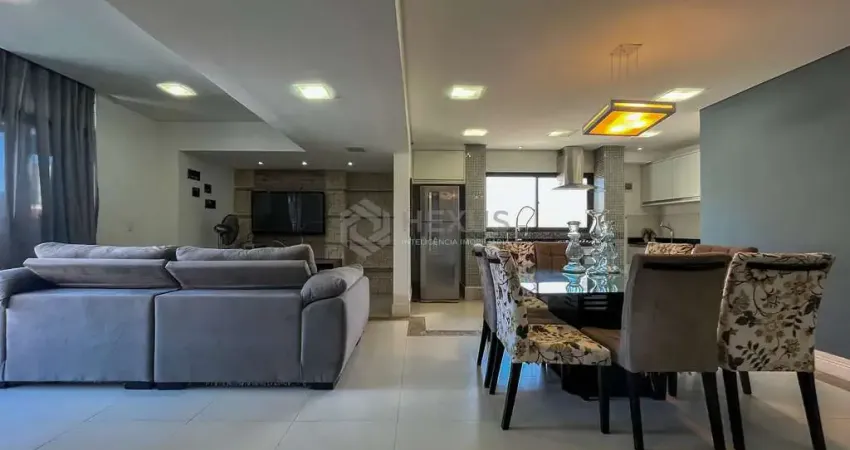 Cobertura reformada com piscina e churrasqueira na praia do tombo, guaruja