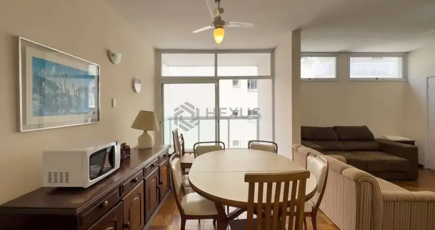 Apartamento com varanda na quadra-mar da praia das pitangueiras, guaruja