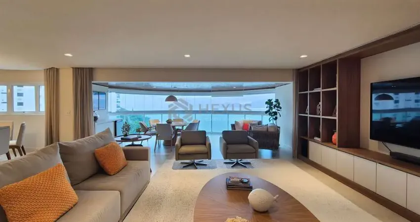 Apartamento reformado frente mar com varanda gourmet e lazer de clube na praia da enseada, guaruja