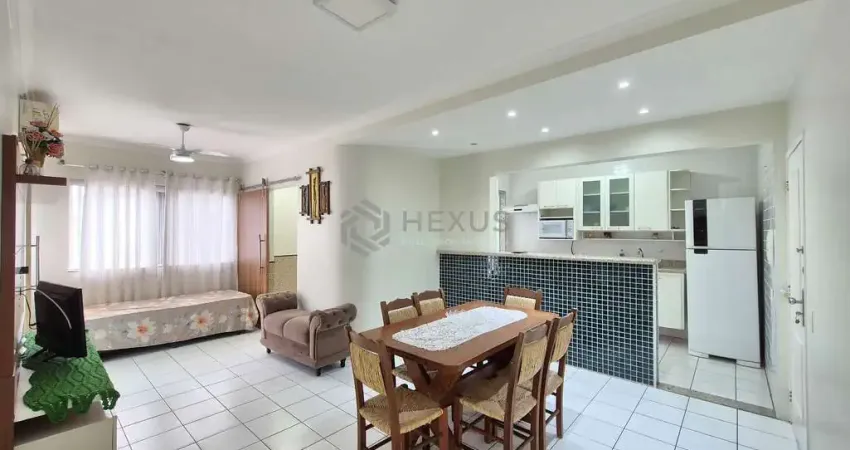 Apartamento com varanda e lazer a uma quadra da Praia das Pitangueiras, Guaruja