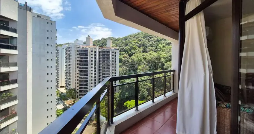 Apartamento com varanda e lazer na praia das pitangueiras, guaruja