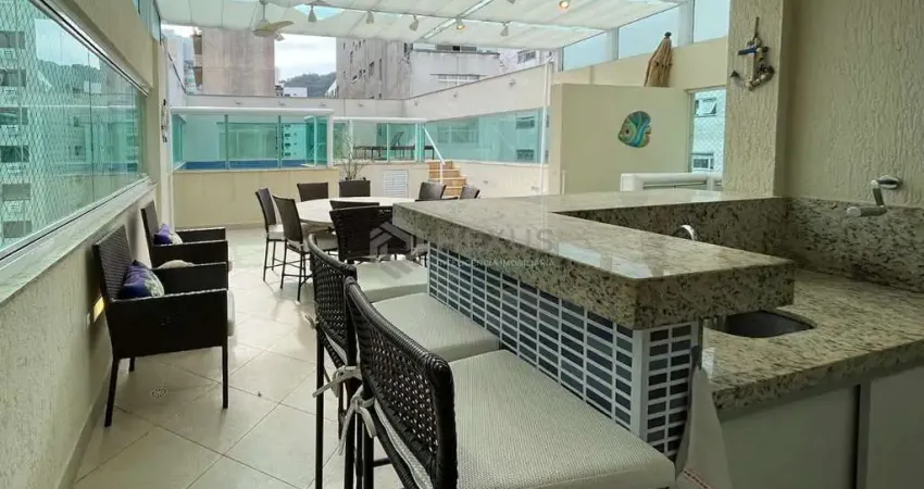 Cobertura com piscina e churrasqueira a uma quadra da praia das pitangueiras, guaruja