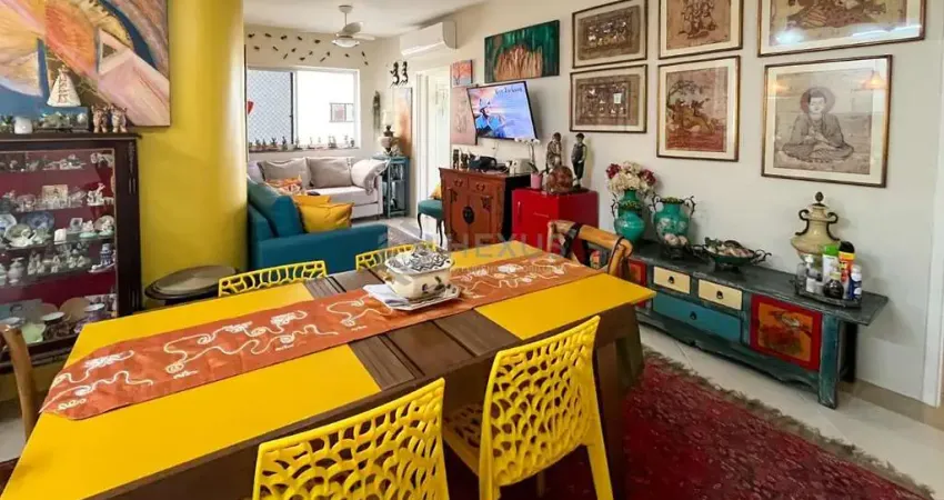 Apartamento com varanda e lazer a uma quadra da praia das pitangueiras, guaruja