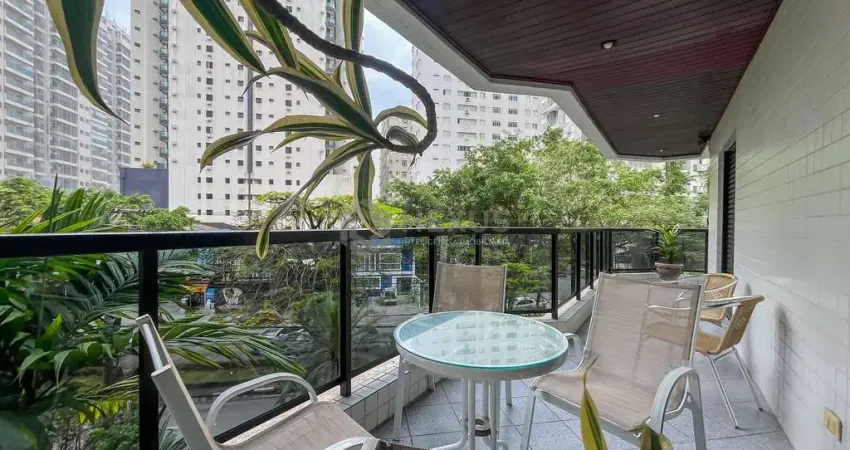 Apartamento com varanda gourmet e lazer a duas quadras da praia das pitangueiras, guaruja