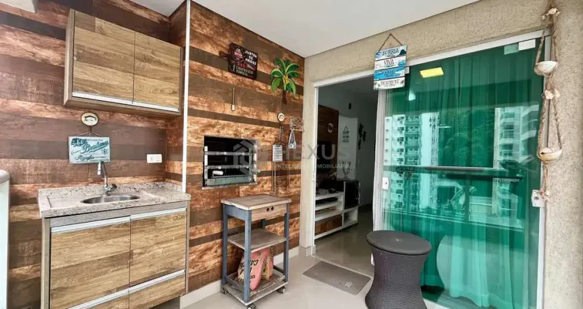Apartamento reformado com varanda gourmet e lazer na quadra mar da praia das pitangueiras, guaruja