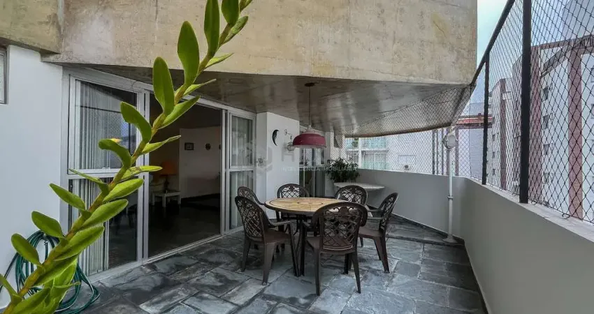 Apartamento com varanda, vista mar e lazer na praia das pitangueiras, guaruja