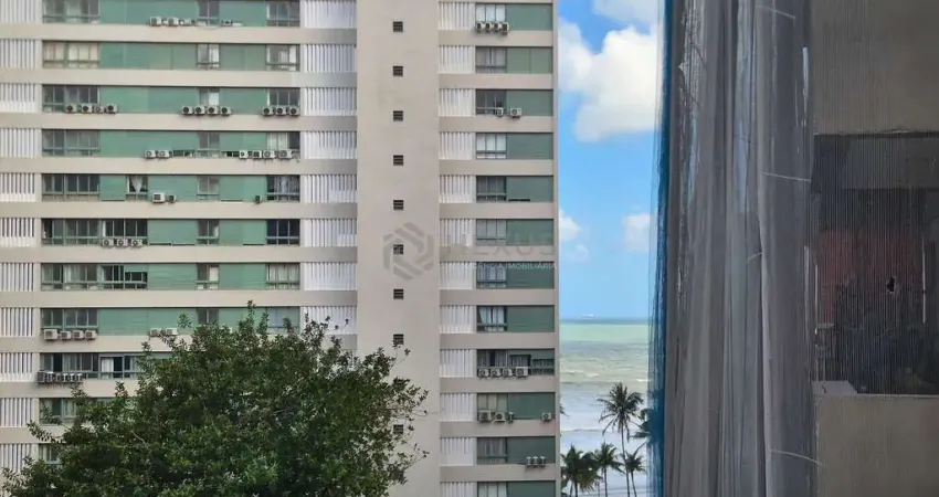 Apartamento com varanda e lazer na quadra mar da praia das pitangueiras, guaruja