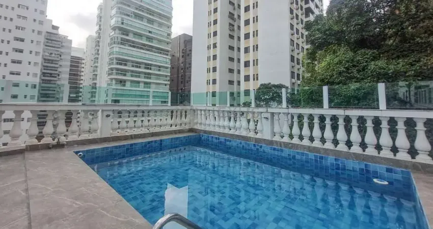 Cobertura com varanda, piscina e churrasqueira a uma quadra da praia das pitangueiras, guaruja
