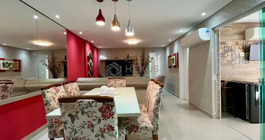 Apartamento reformado com varanda gourmet e lazer na quadra mar da praia das pitangueiras, guaruja