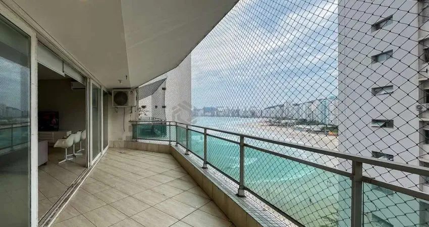 Apartamento com varanda e vista mar na quadra-mar da praia das pitangueiras, guaruja
