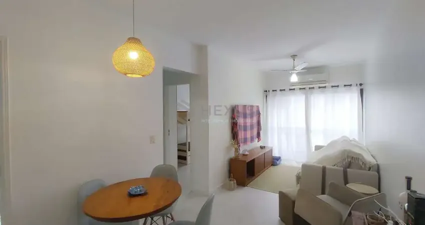 Apartamento reformado com varanda, lazer, piscina e churrasqueira na praia das asturias, guaruja
