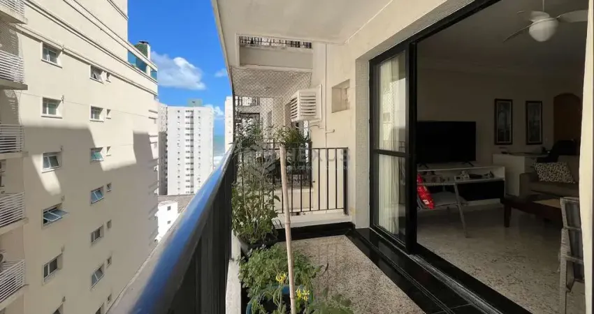 Apartamento com varanda, vista mar e lazer a uma quadra da praia das pitangueiras, guaruja