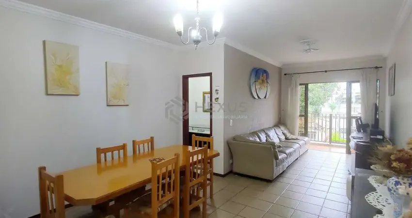 Apartamento com varanda, lazer, piscina e churrasqueira a uma quadra da praia do tombo, guaruja