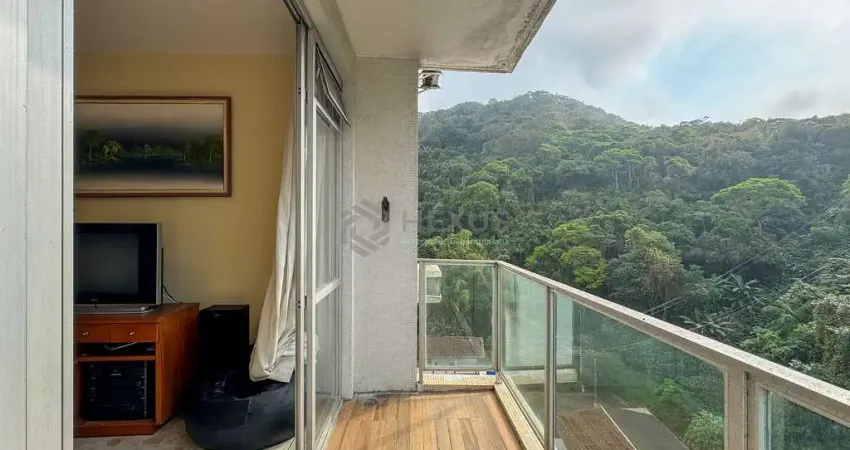 Apartamento com varanda e lazer na praia das pitangueiras, guaruja