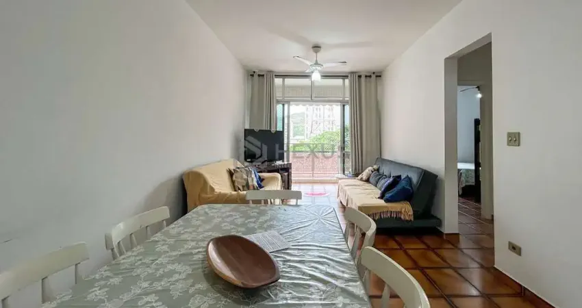 Apartamento com varanda a uma quadra da praia das pitangueiras, guaruja